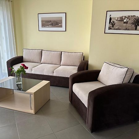 Spacious 1 Bedroom 4 Star Apartment, Mlini Bagian luar foto