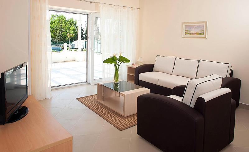 Spacious 1 Bedroom 4 Star Apartment, Mlini Bagian luar foto