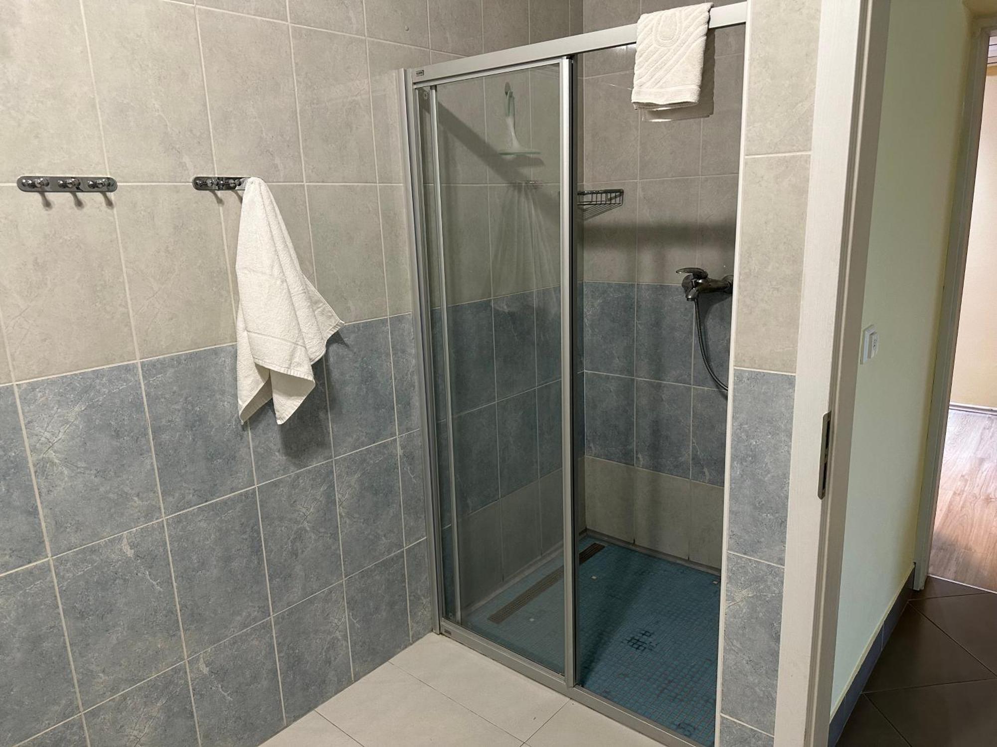 Spacious 1 Bedroom 4 Star Apartment, Mlini Bagian luar foto