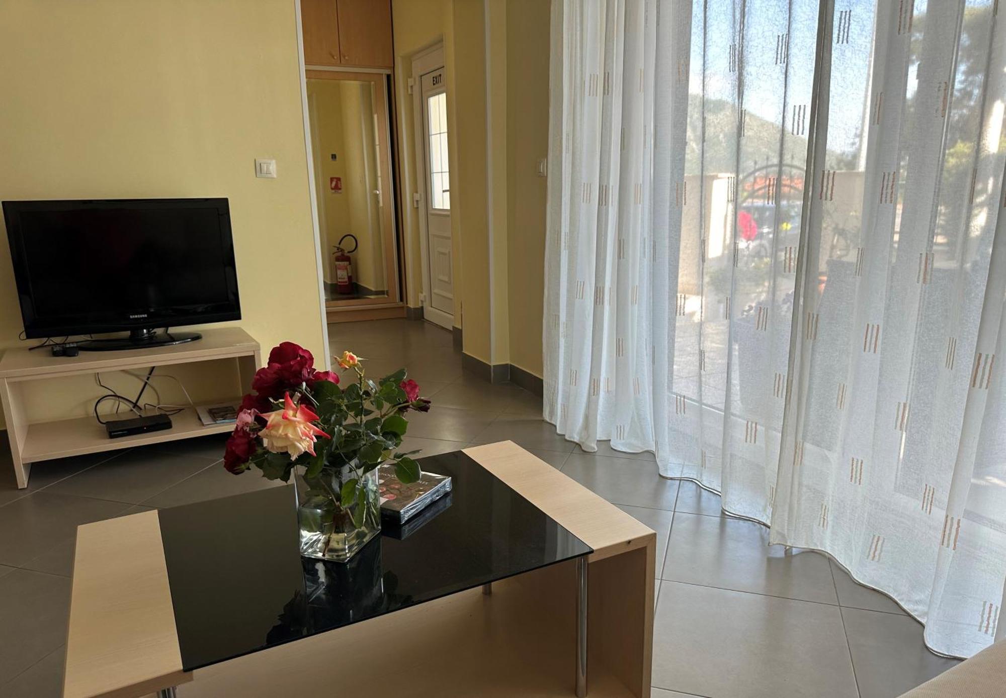 Spacious 1 Bedroom 4 Star Apartment, Mlini Bagian luar foto