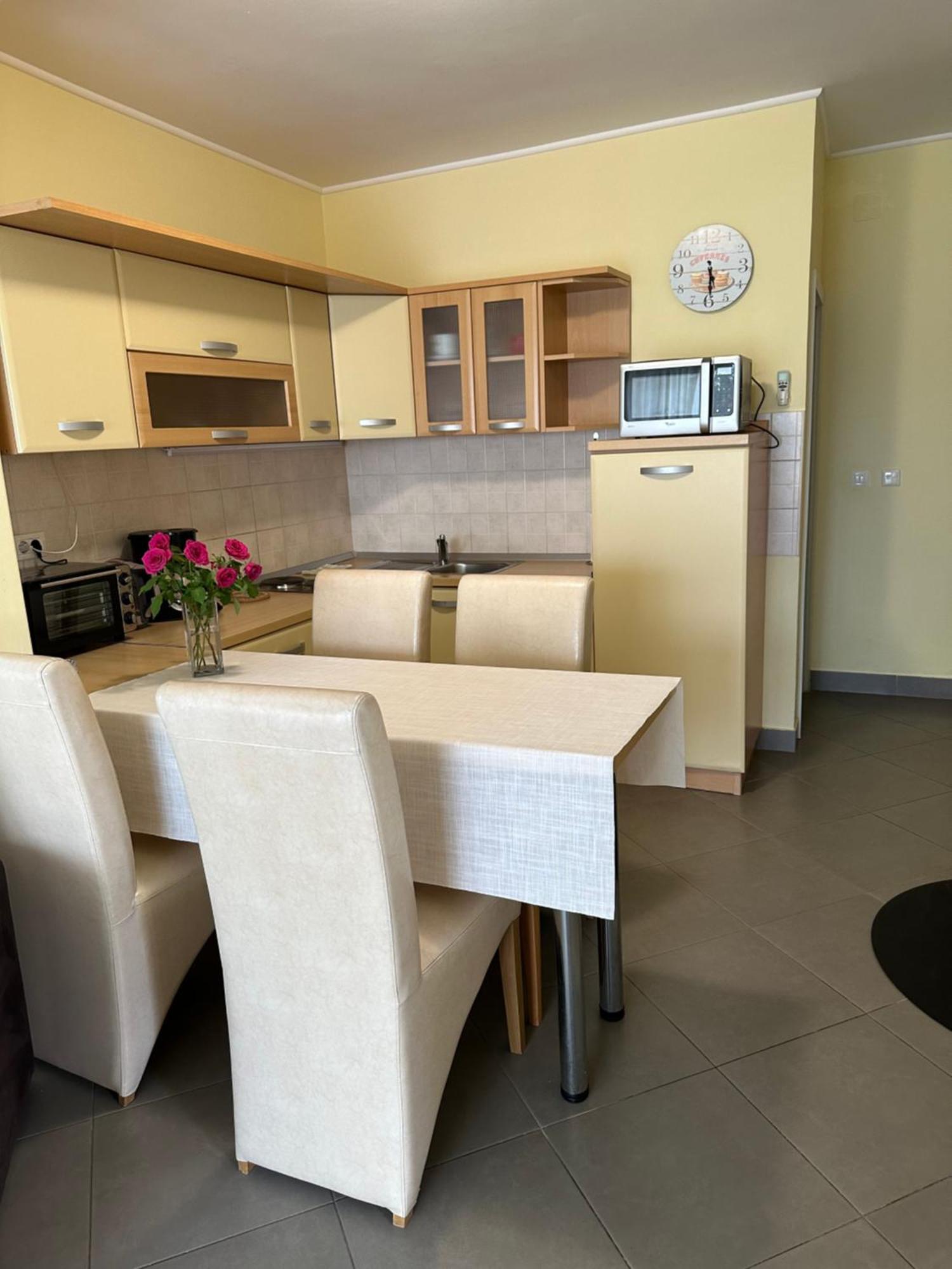 Spacious 1 Bedroom 4 Star Apartment, Mlini Bagian luar foto
