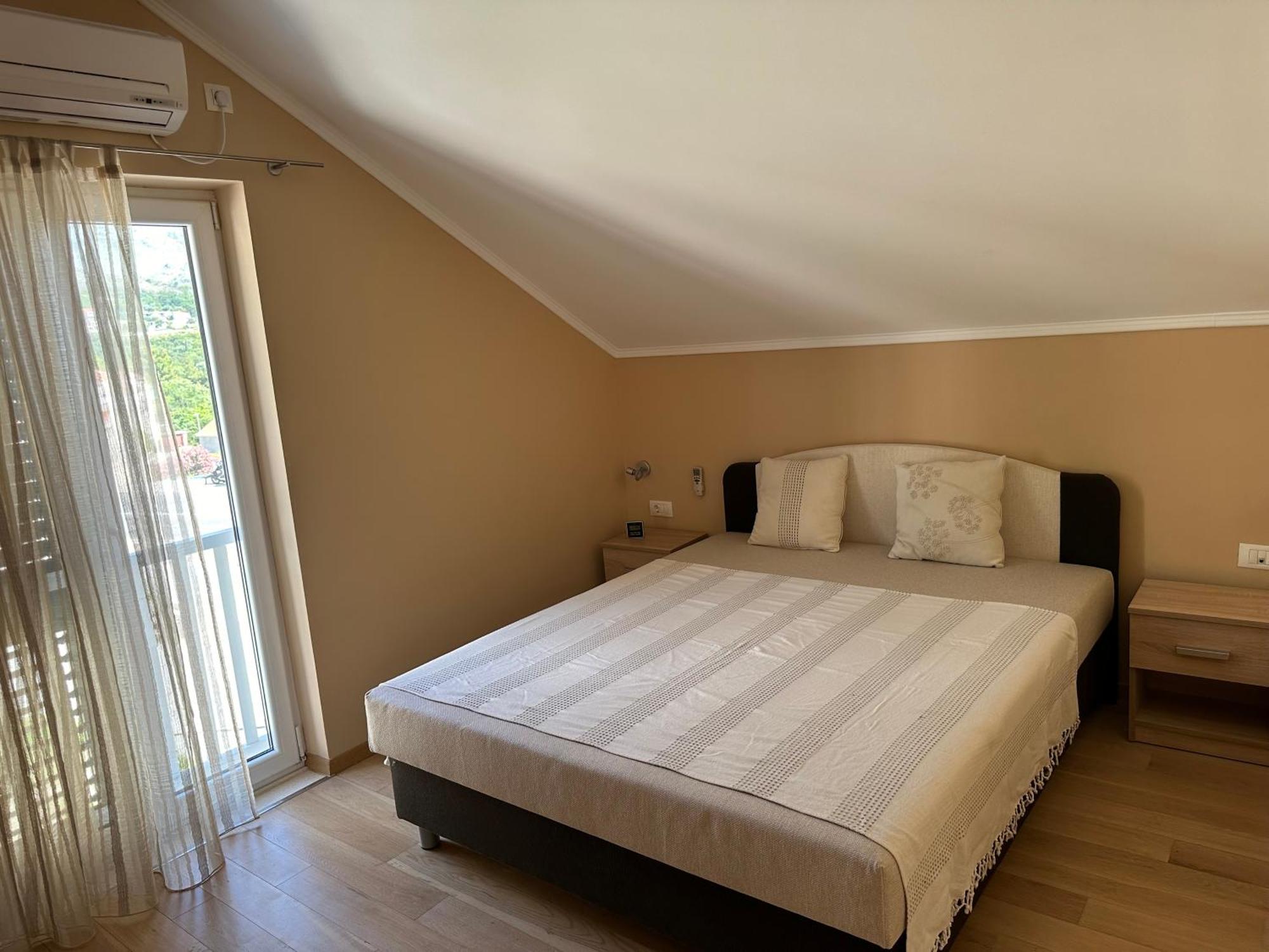 Spacious 1 Bedroom 4 Star Apartment, Mlini Bagian luar foto